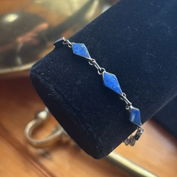 Elegant Lapis and Silver Bracelet - Picture 3 of 9